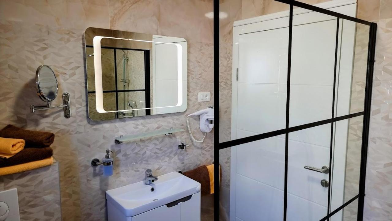 Dorijini Dvori Bed & Breakfast Baska Voda Luaran gambar