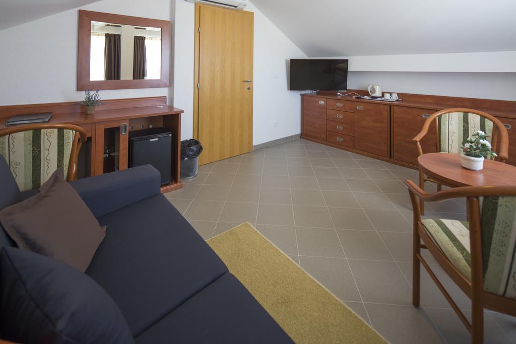 Dorijini Dvori Bed & Breakfast Baska Voda Luaran gambar