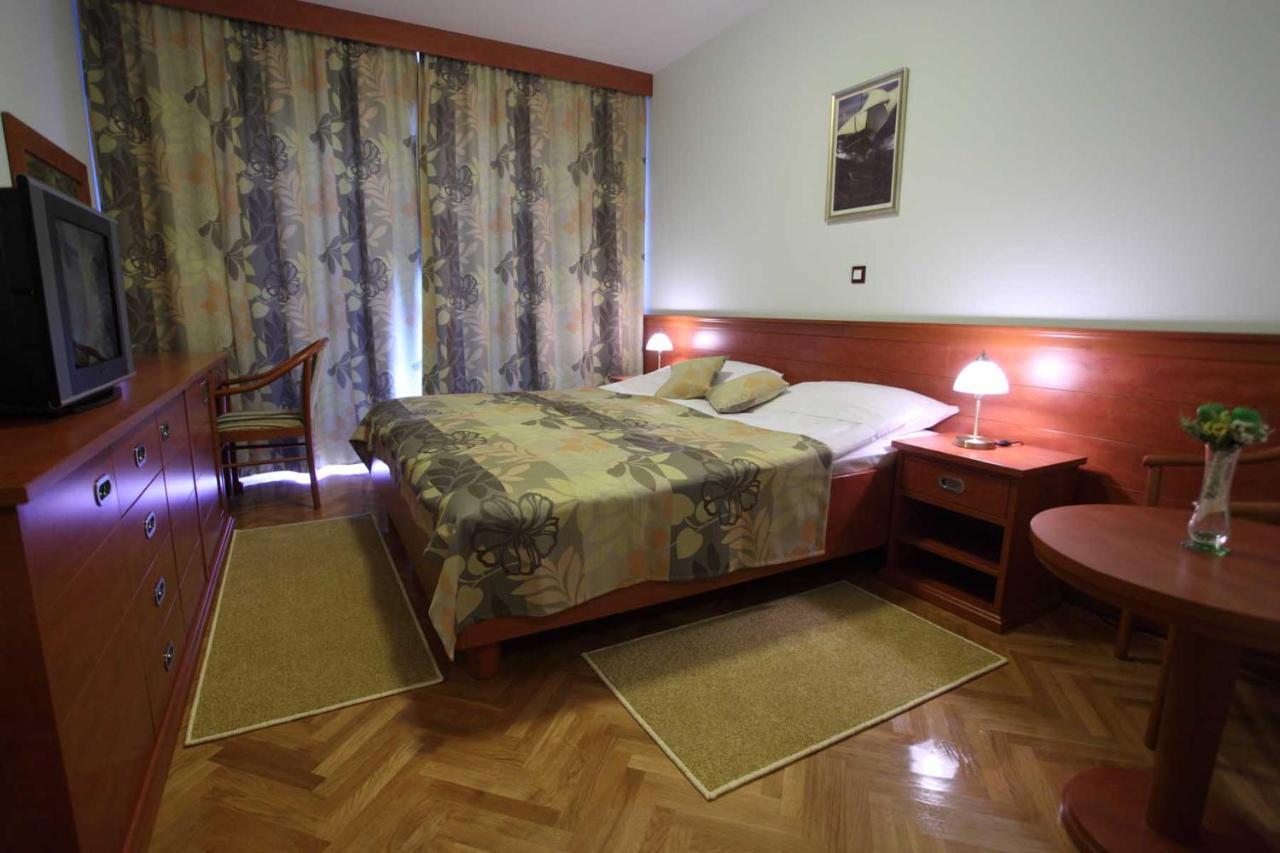 Dorijini Dvori Bed & Breakfast Baska Voda Luaran gambar